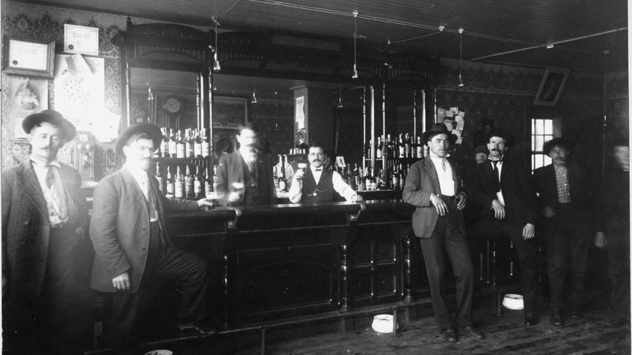 Alaskan And Bar Hotel *